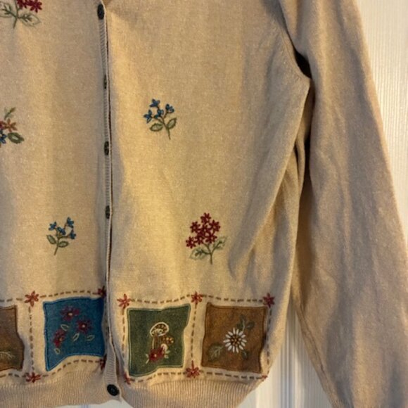 Alfred Dunner Women's Cardigan Patchwork Embroidered Flowers Beige Sweater Sz LP - Picture 2 of 8